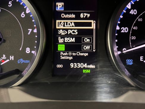 Used 2019 Toyota Highlander Plus AWD/4WD image 21