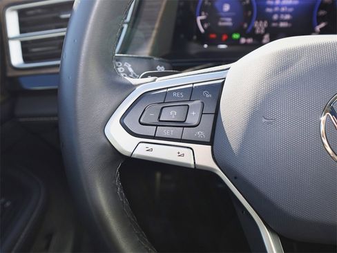 Certified 2025 Volkswagen Atlas SEL Premium R-Line image 28