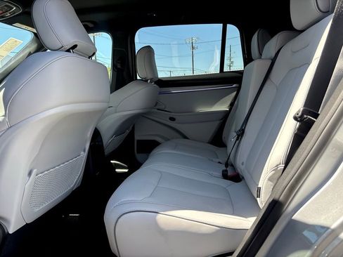 Used 2025 Jeep Wagoneer S Limited image 11