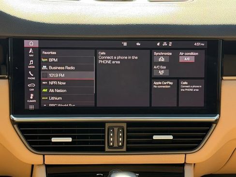 Used 2021 Porsche Cayenne AWD/4WD image 16