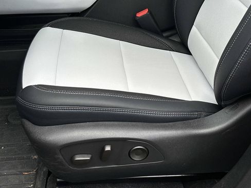 Used 2026 Chevrolet Equinox EV LT FWD image 16