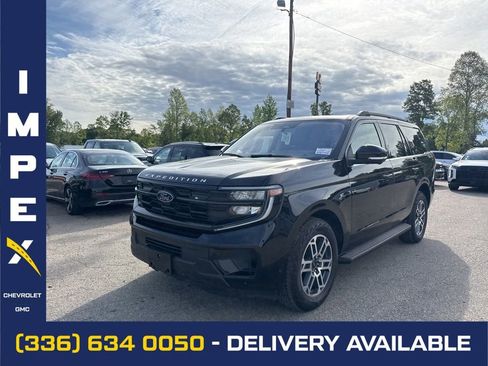 Used 2025 Ford Expedition Active AWD/4WD image 1