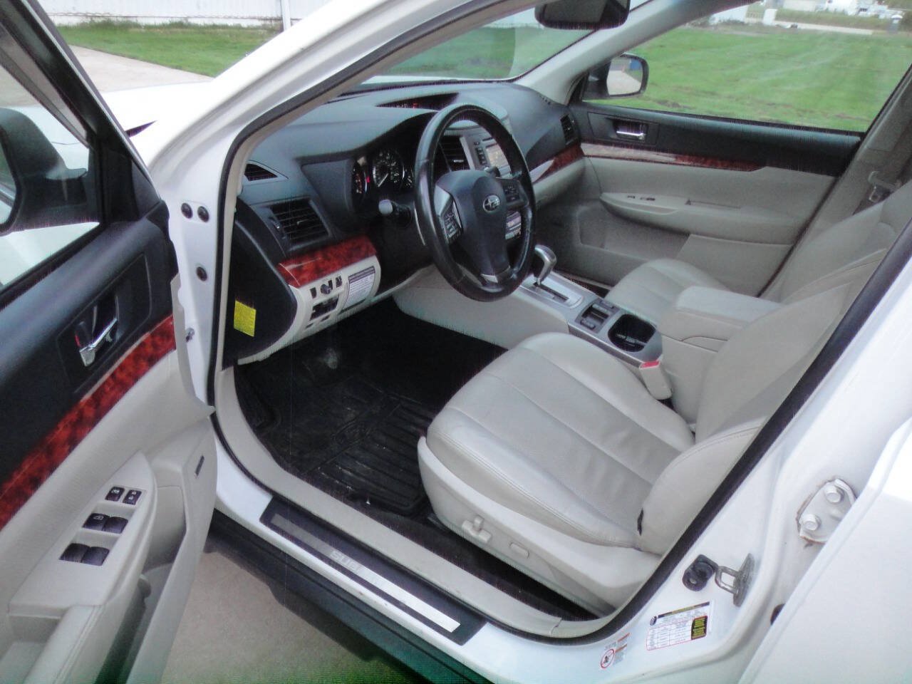 Used 2012 Subaru Outback 2.5i Limited w/ Moonroof Pkg AWD/4WD image 12