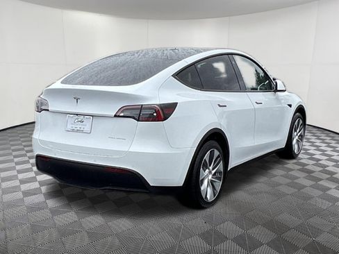 Used 2021 Tesla Model Y Long Range image 6