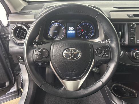 Used 2018 Toyota RAV4 XLE AWD/4WD image 29