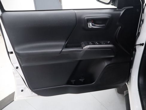 Used 2020 Toyota Tacoma TRD Sport RWD image 12