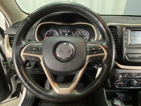 Used 2015 Jeep Cherokee Latitude w/ Cold Weather Group AWD/4WD image 20