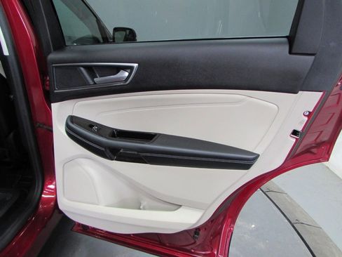 Used 2018 Ford Edge Titanium w/ Technology Package FWD image 18