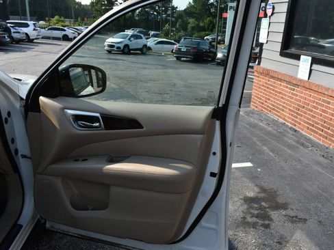 Used 2014 Nissan Pathfinder Platinum w/ Platinum Premium Package AWD/4WD image 14
