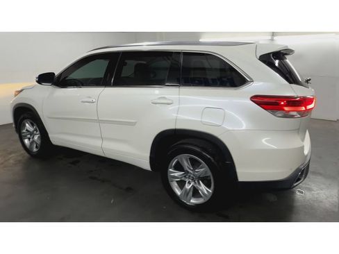 Used 2017 Toyota Highlander Limited FWD image 6