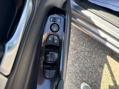 Used 2023 Nissan Altima 2.5 SV FWD image 10