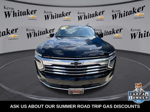 Certified 2025 Chevrolet Suburban LT RWD image 3
