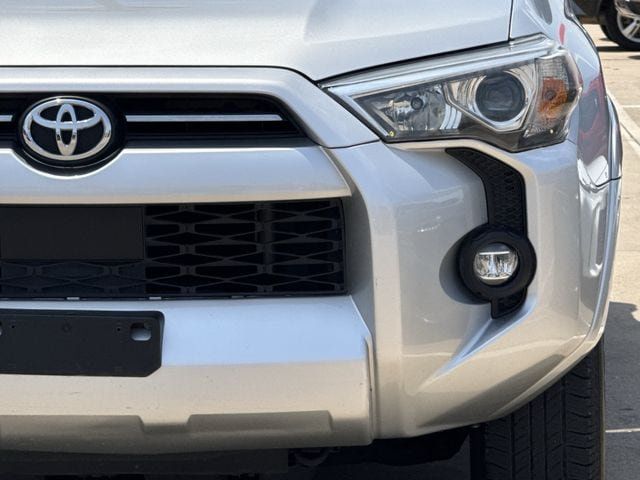 Used 2022 Toyota 4Runner SR5 Premium w/ Moonroof Package RWD image 7