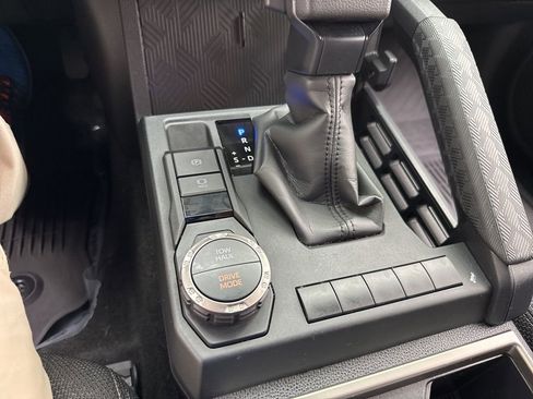 Used 2025 Toyota 4Runner SR5 image 33