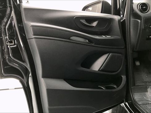 Used 2019 Mercedes-Benz Metris Passenger image 24