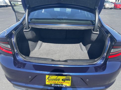 Used 2017 Dodge Charger SE w/ Power Sunroof Group AWD/4WD image 9