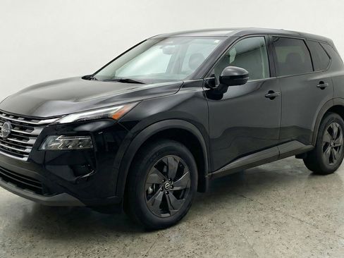 Used 2025 Nissan Rogue SV image 3