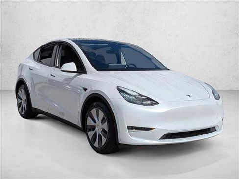 Used 2021 Tesla Model Y Long Range image 3