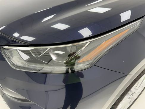 Used 2021 Toyota Highlander Limited FWD image 6