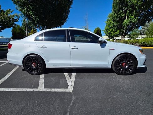 Used 2017 Volkswagen Jetta GLI FWD image 4