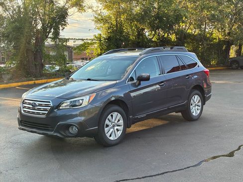 Used 2017 Subaru Outback 2.5i Premium w/ Popular Package #1 AWD/4WD image 2