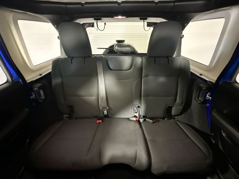 Used 2019 Jeep Wrangler Unlimited Sahara AWD/4WD image 30
