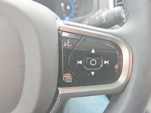 Used 2025 Volvo XC90 B6 Ultra w/ Protection Package Premier image 14