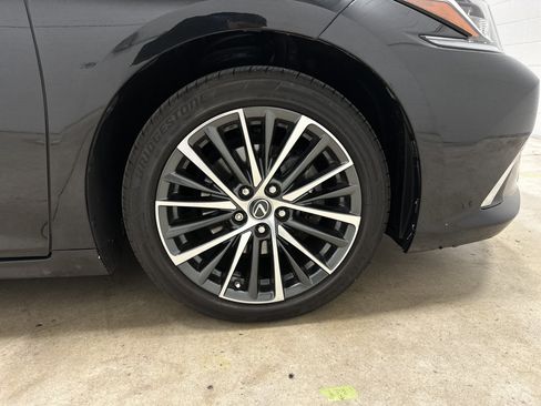 Certified 2023 Lexus ES 350 w/ Premium Package image 13