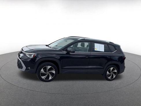 Used 2026 Volkswagen Taos SE AWD/4WD image 8