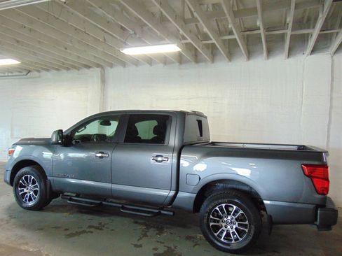 Used 2021 Nissan Titan SV w/ SV Convenience Package AWD/4WD image 4