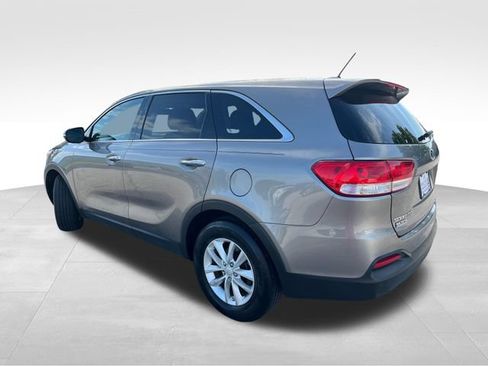 Used 2016 Kia Sorento L FWD image 4
