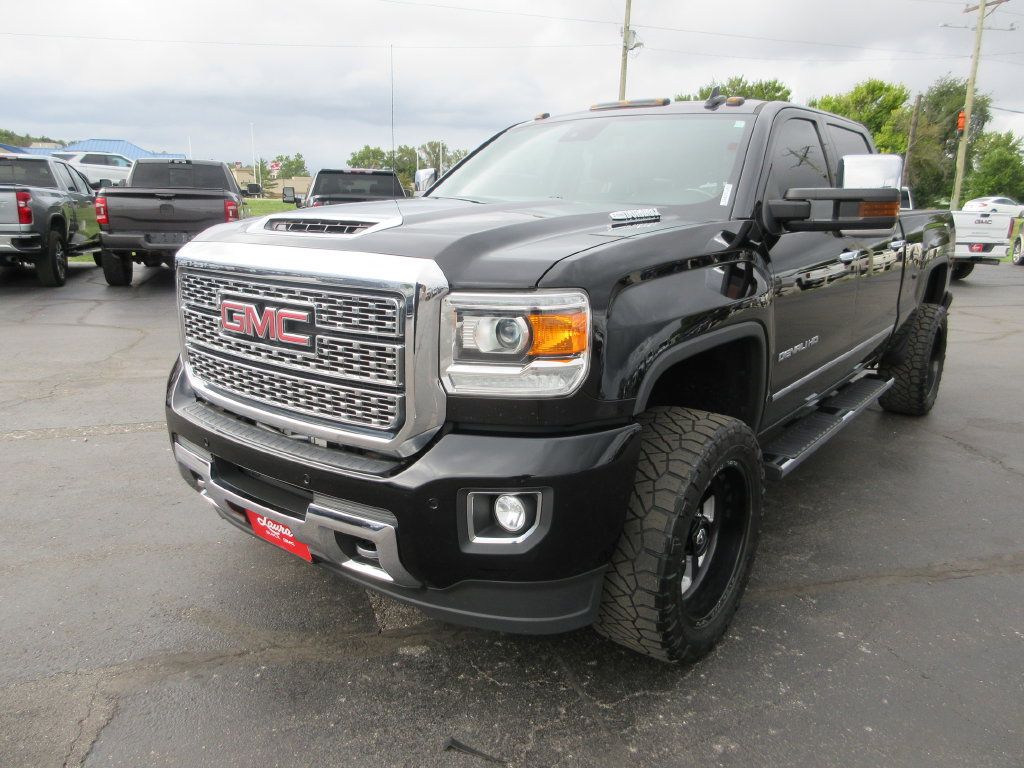 Used 2019 GMC Sierra 2500 Denali w/ Duramax Plus Package AWD/4WD image 11