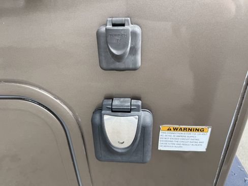 Used 2019 Ford E-450 and Econoline 450 Super Duty w/ Motorhome Prep Package RWD image 13