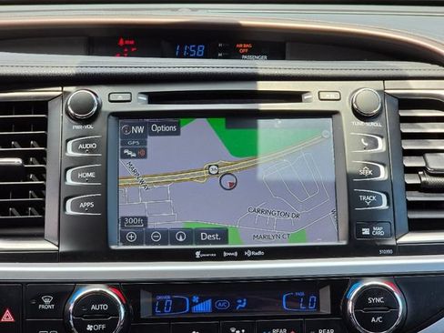 Used 2019 Toyota Highlander XLE AWD/4WD image 28