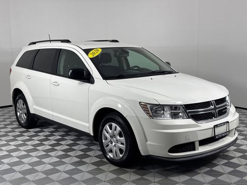 Used 2020 Dodge Journey SE w/ SE Popular Equipment Group image 3