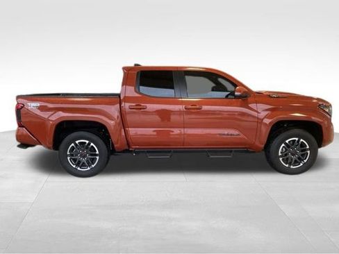 Used 2025 Toyota Tacoma TRD Sport w/ TRD Sport Premium Package AWD/4WD image 8