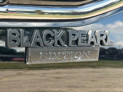 Used 2023 GMC Yukon XL Denali Ultimate w/ LPO, Floor Liner Package AWD/4WD image 3