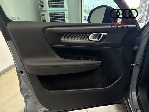 Used 2022 Volvo XC40 T4 R-Design w/ Advanced Package image 26