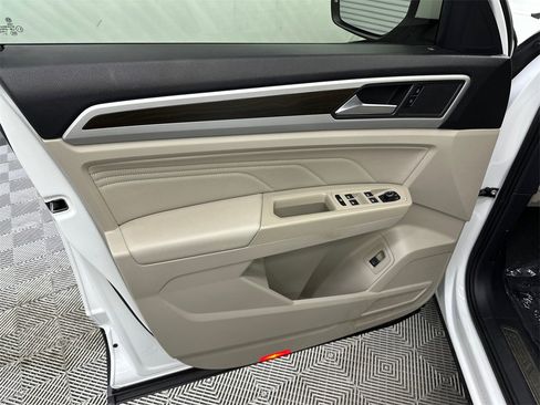 Used 2021 Volkswagen Atlas SE w/ Panoramic Sunroof Package image 11