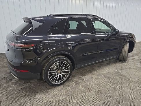 Used 2022 Porsche Cayenne Platinum Edition image 3