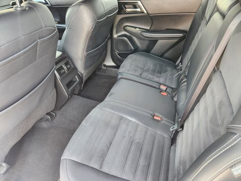 Used 2024 Mitsubishi Outlander SE Black Edition image 20