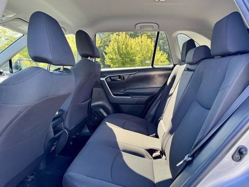 Used 2021 Toyota RAV4 LE image 28