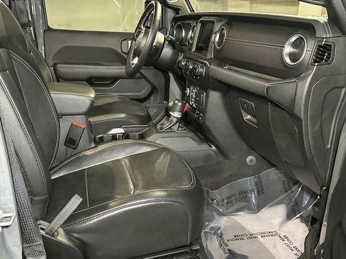 Used 2022 Jeep Wrangler Unlimited Sahara w/ Cold Weather Group image 10