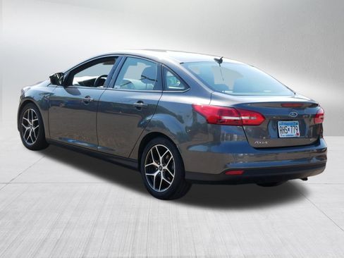 Used 2017 Ford Focus SEL w/ Cold Weather Package FWD image 5