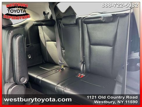 Used 2023 Toyota Highlander XLE image 18