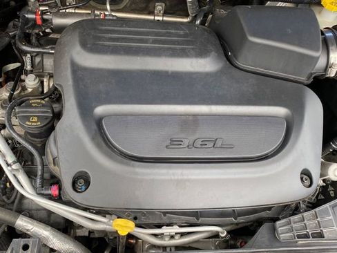 Used 2024 Chrysler Pacifica Touring-L image 22