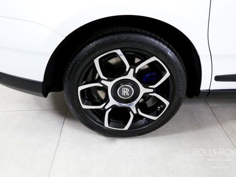 Used 2024 Rolls-Royce Cullinan Black Badge image 41