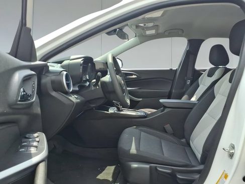 Used 2026 Chevrolet Trax LS FWD image 15