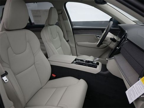 New 2026 Volvo XC90 T8 Ultra w/ Protection Package Premier image 34