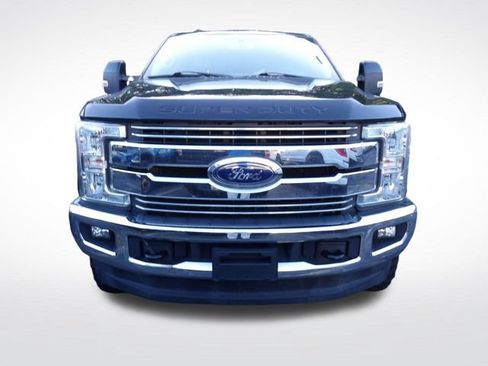 Used 2017 Ford F250 Lariat w/ Lariat Value Package AWD/4WD image 3
